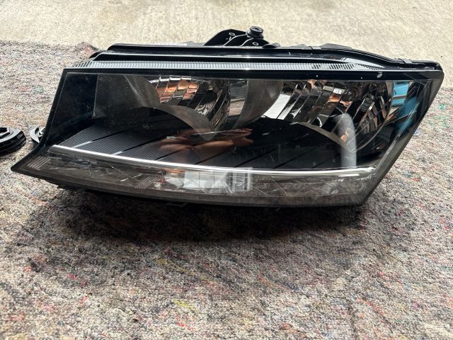 bontott SKODA FABIA III Fényszóró Pár