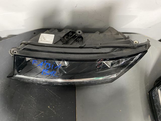 bontott SKODA FABIA III Fényszóró Pár