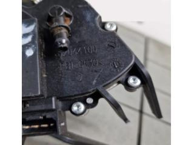 bontott SKODA FABIA III Hátsó Ablaktörlő Motor