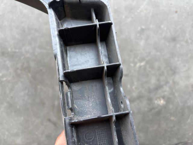 bontott SKODA FABIA III Hátsó középső Lökhárító Tartó (Műanyag)