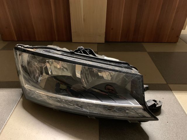 bontott SKODA FABIA III Jobb Fényszóró