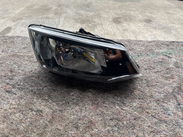 bontott SKODA FABIA III Jobb Fényszóró