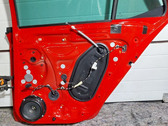 bontott SKODA FABIA III Jobb hátsó Ajtó (Részeivel)