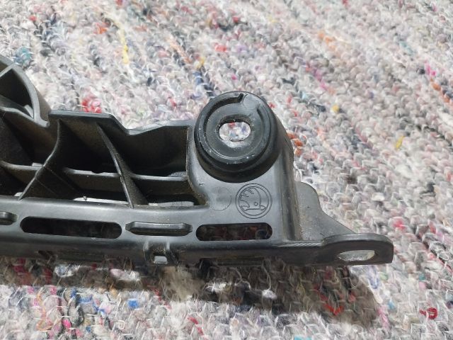 bontott SKODA FABIA III Jobb hátsó Lökhárító Tartó (Műanyag)