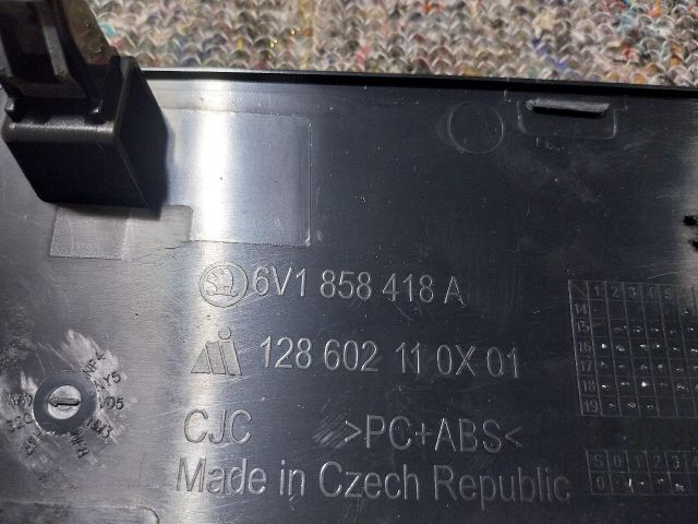 bontott SKODA FABIA III Jobb Műszerfal Díszléc