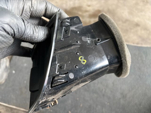 bontott SKODA FABIA III Jobb Szellőző