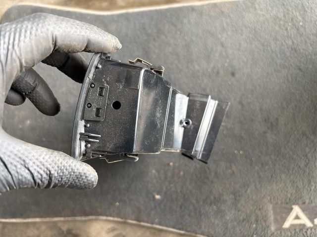 bontott SKODA FABIA III Középső Szellőző