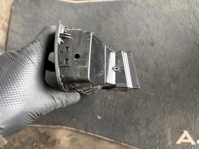 bontott SKODA FABIA III Középső Szellőző