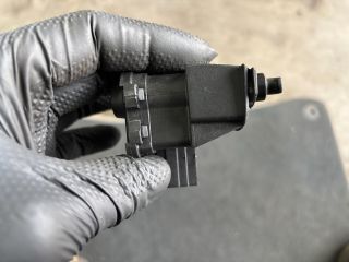 bontott SKODA FABIA III Tankajtó Nyitó Kar / Gomb