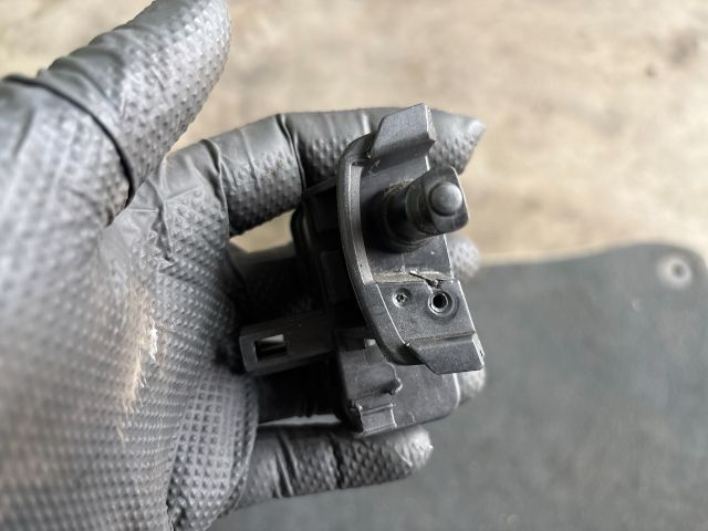 bontott SKODA FABIA III Tankajtó Nyitó Kar / Gomb