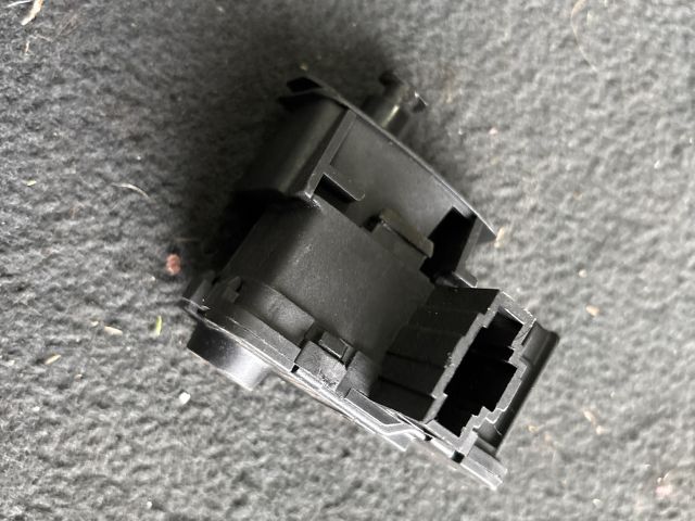 bontott SKODA FABIA III Tankajtó Nyitó Kar / Gomb