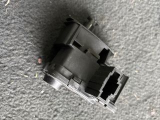 bontott SKODA FABIA III Tankajtó Nyitó Kar / Gomb