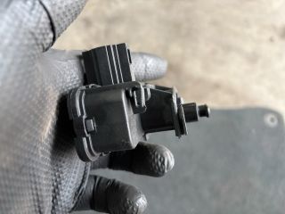 bontott SKODA FABIA III Tankajtó Nyitó Kar / Gomb