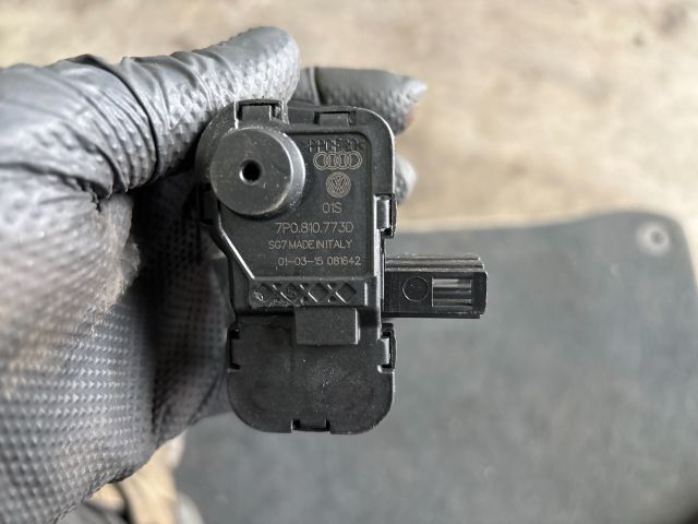 bontott SKODA FABIA III Tankajtó Nyitó Kar / Gomb