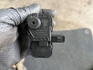 bontott SKODA FABIA III Tankajtó Nyitó Kar / Gomb