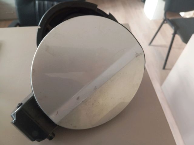 bontott SKODA FABIA III Tankajtó