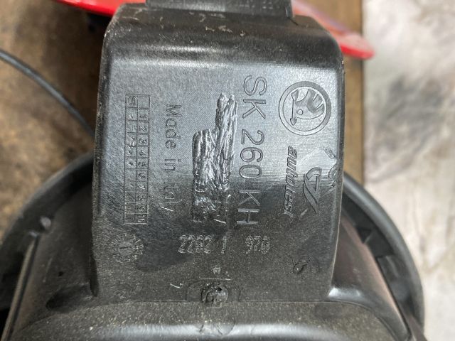 bontott SKODA FABIA III Tankajtó