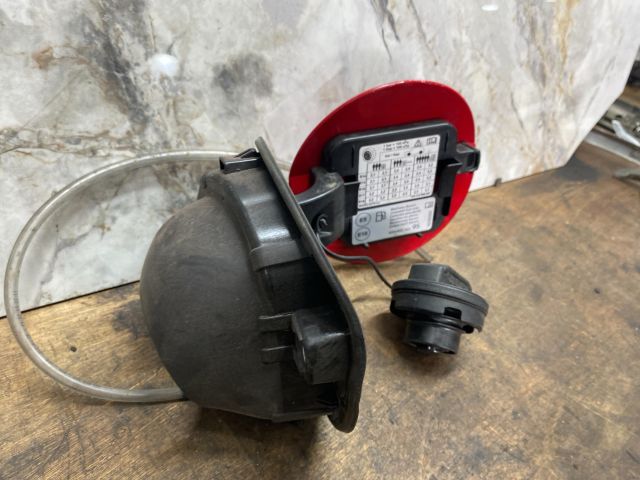 bontott SKODA FABIA III Tankajtó