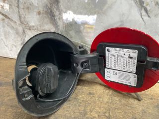 bontott SKODA FABIA III Tankajtó