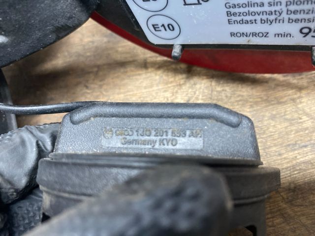 bontott SKODA FABIA III Tankajtó