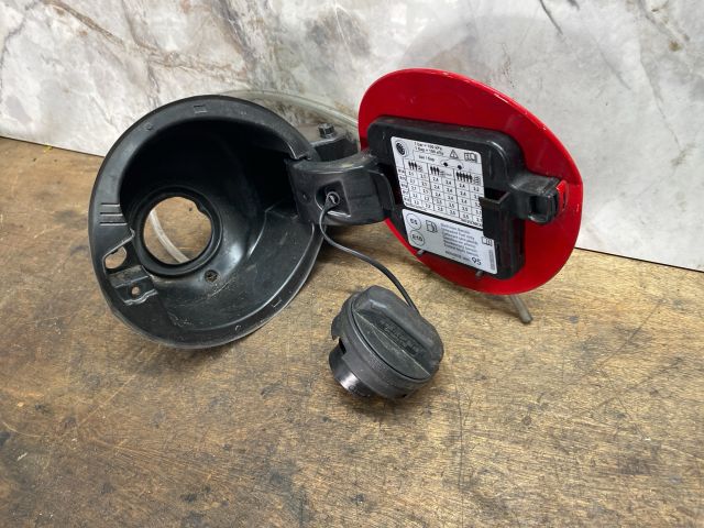 bontott SKODA FABIA III Tankajtó