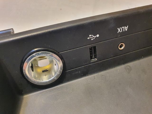 bontott SKODA FABIA III USB Aljzat