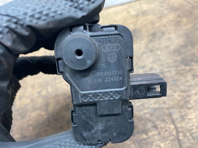 bontott SKODA FABIA III Üzemanyag Betöltő Nyílás Kapcsoló