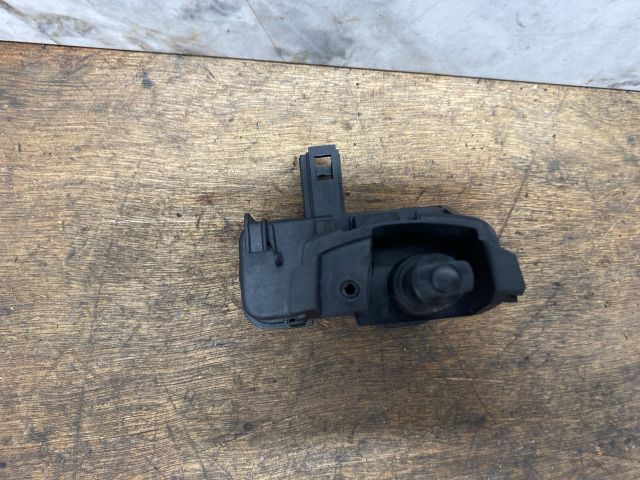 bontott SKODA FABIA III Üzemanyag Betöltő Nyílás Kapcsoló