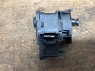 bontott SKODA FABIA III Üzemanyag Betöltő Nyílás Kapcsoló