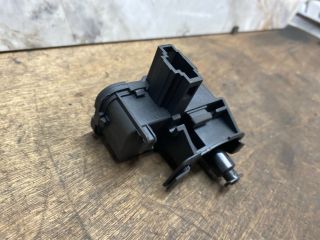 bontott SKODA FABIA III Üzemanyag Betöltő Nyílás Kapcsoló