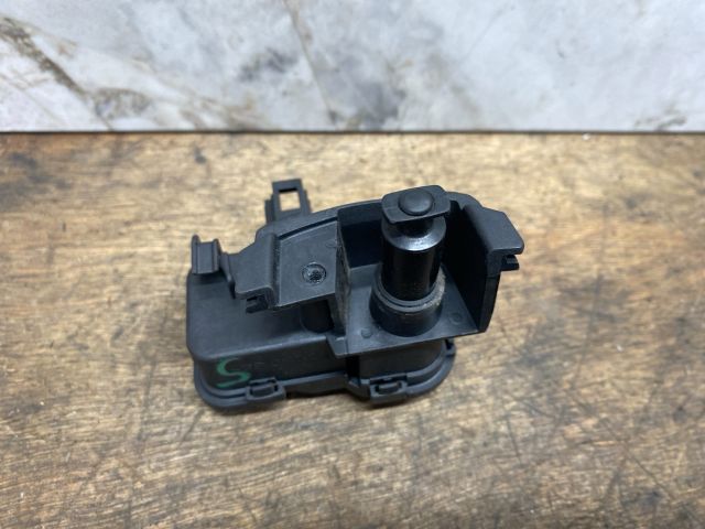 bontott SKODA FABIA III Üzemanyag Betöltő Nyílás Kapcsoló