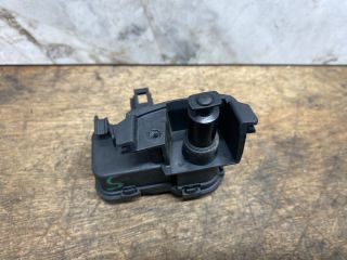 bontott SKODA FABIA III Üzemanyag Betöltő Nyílás Kapcsoló