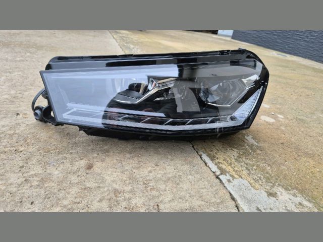 bontott SKODA FABIA IV Bal Fényszóró