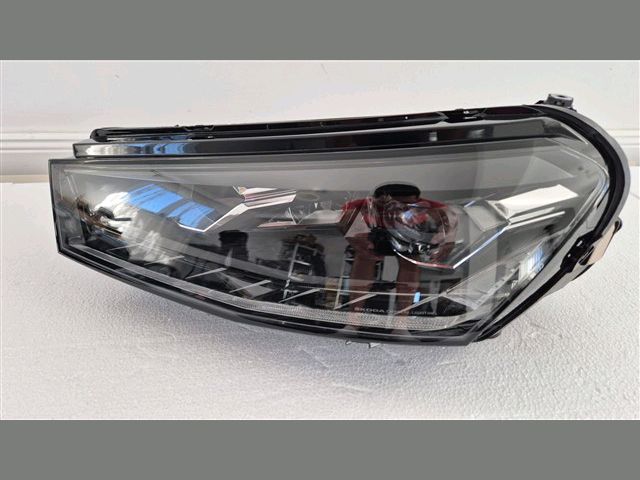 bontott SKODA FABIA IV Bal Fényszóró