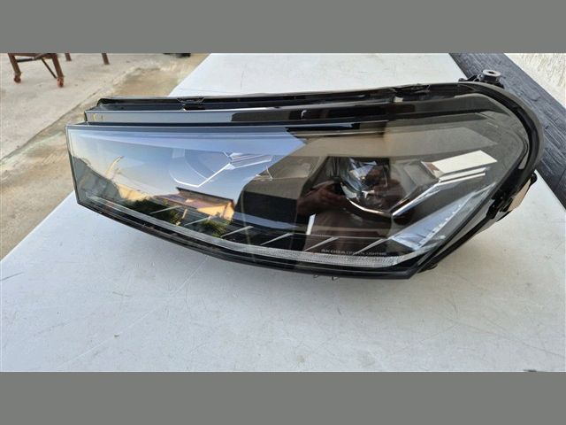 bontott SKODA FABIA IV Bal Fényszóró