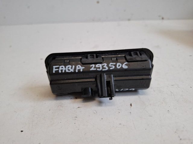 bontott SKODA FABIA IV Csomagtérajtó Kilincs