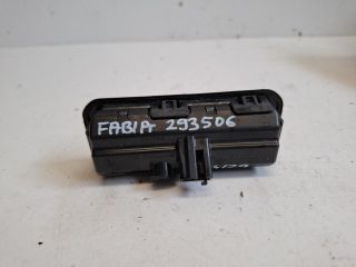 bontott SKODA FABIA IV Csomagtérajtó Kilincs