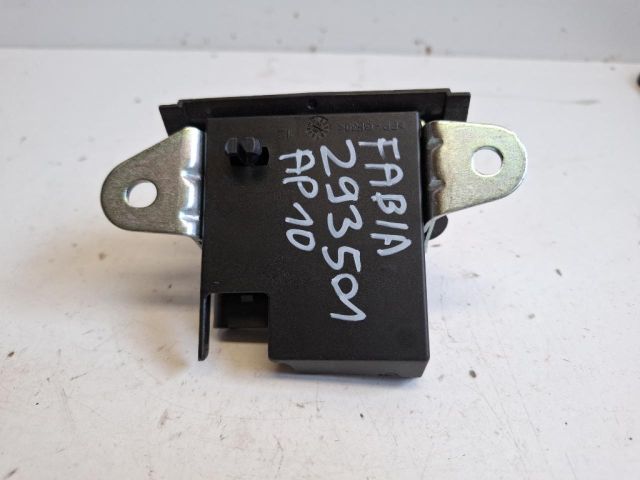 bontott SKODA FABIA IV Csomagtérajtó Zárszerkezet