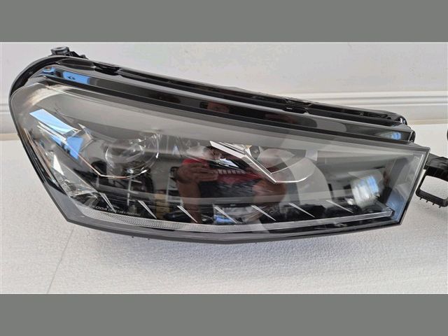 bontott SKODA FABIA IV Fényszóró (Pozíciófüggetlen)