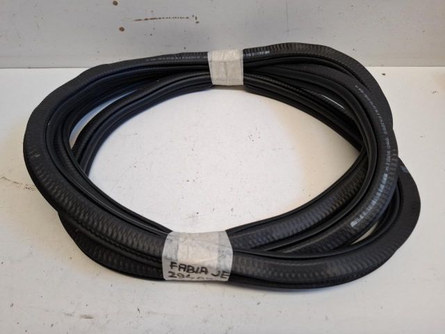 bontott SKODA FABIA IV Jobb első Gumikéder