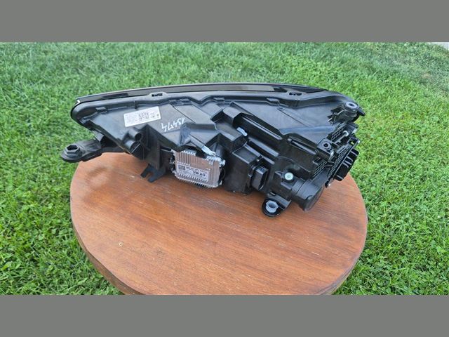 bontott SKODA FABIA IV Jobb Fényszóró