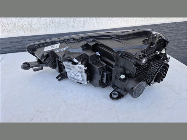 bontott SKODA FABIA IV Jobb Fényszóró