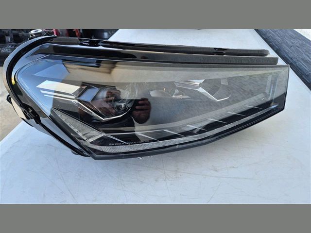 bontott SKODA FABIA IV Jobb Fényszóró