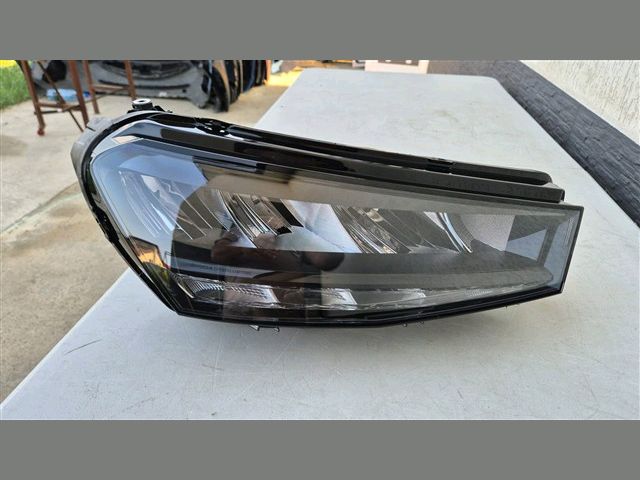 bontott SKODA FABIA IV Jobb Fényszóró