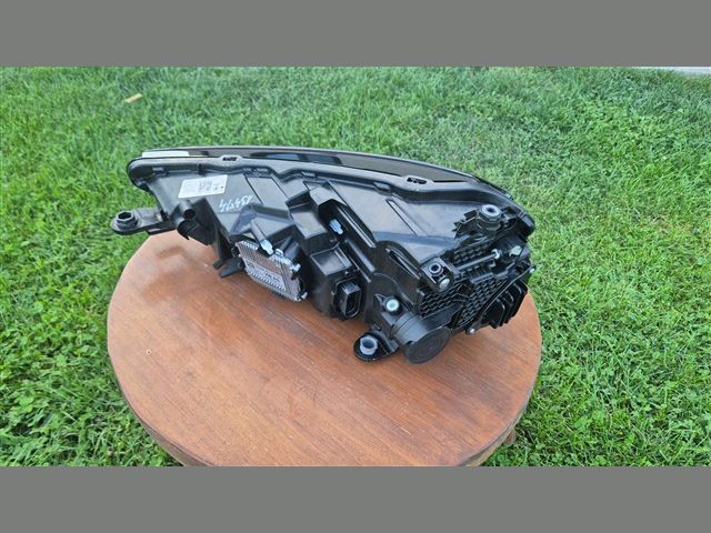 bontott SKODA FABIA IV Jobb Fényszóró