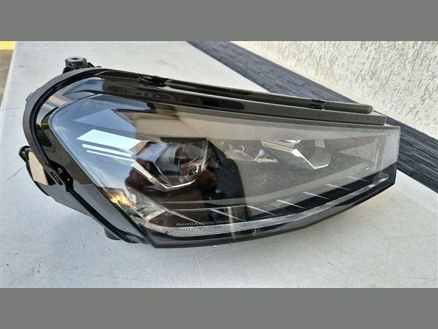 bontott SKODA FABIA IV Jobb Fényszóró