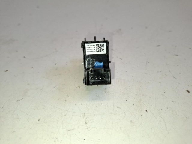 bontott SKODA FABIA IV Jobb hátsó Ablakemelő Kapcsoló