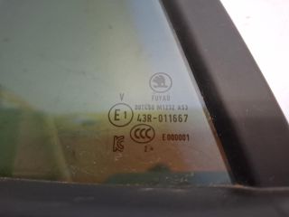 bontott SKODA FABIA IV Jobb hátsó Fixüveg (Ajtóban)