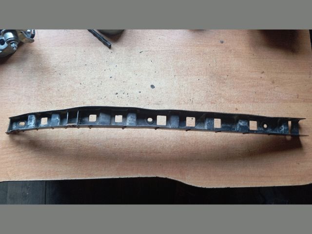 bontott SKODA FABIA Praktik Bal hátsó Oldal Lökhárító Tartó (Műanyag)