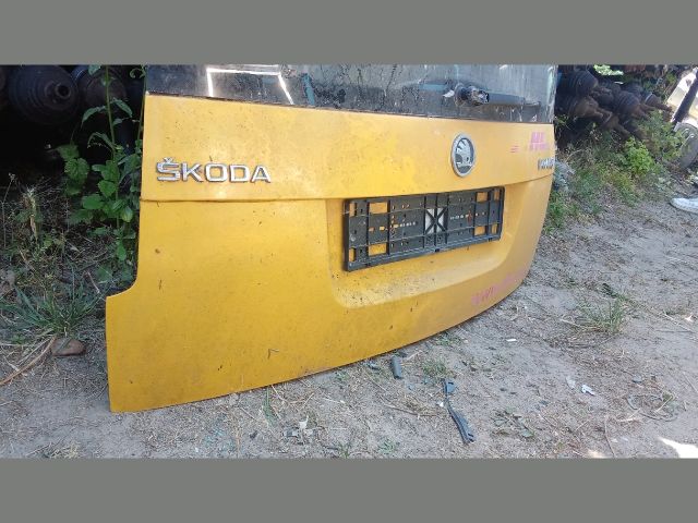 bontott SKODA FABIA Praktik Csomagtérajtó (Részeivel)